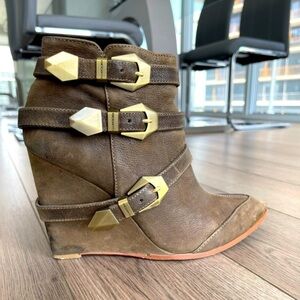 VINCE CAMUTO Kannon Wedge Boots